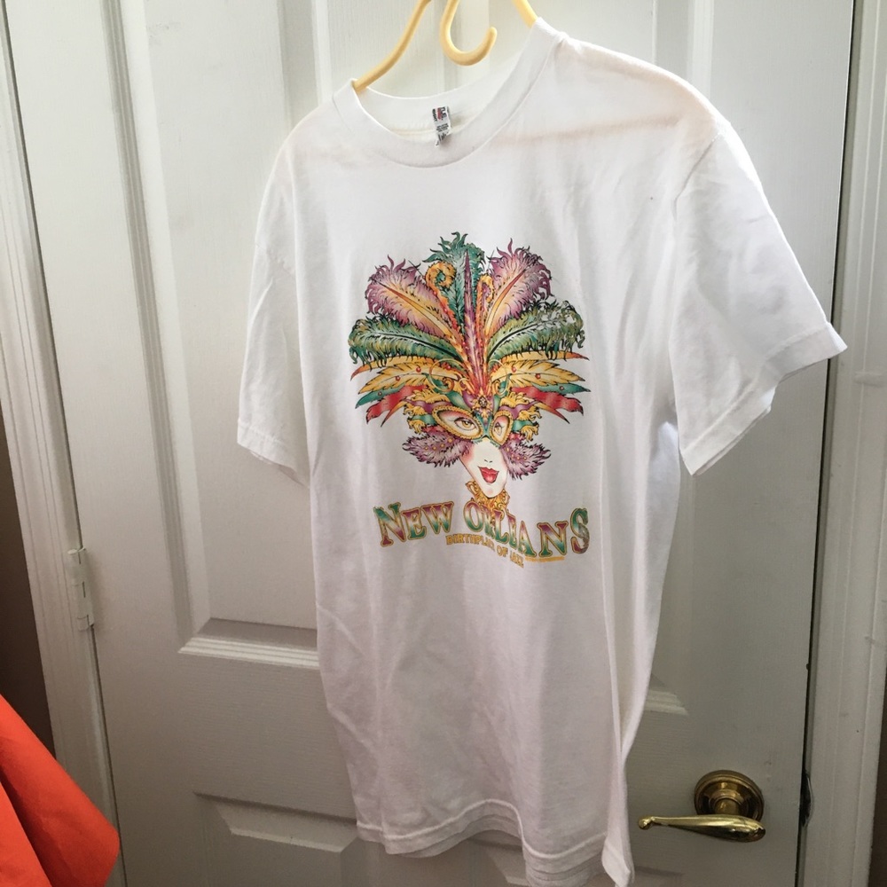 FINAL MARKDOWN Ladies New Orleans tee medium